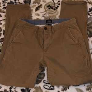 Gap Khaki 31/32 men’s pants tan in color